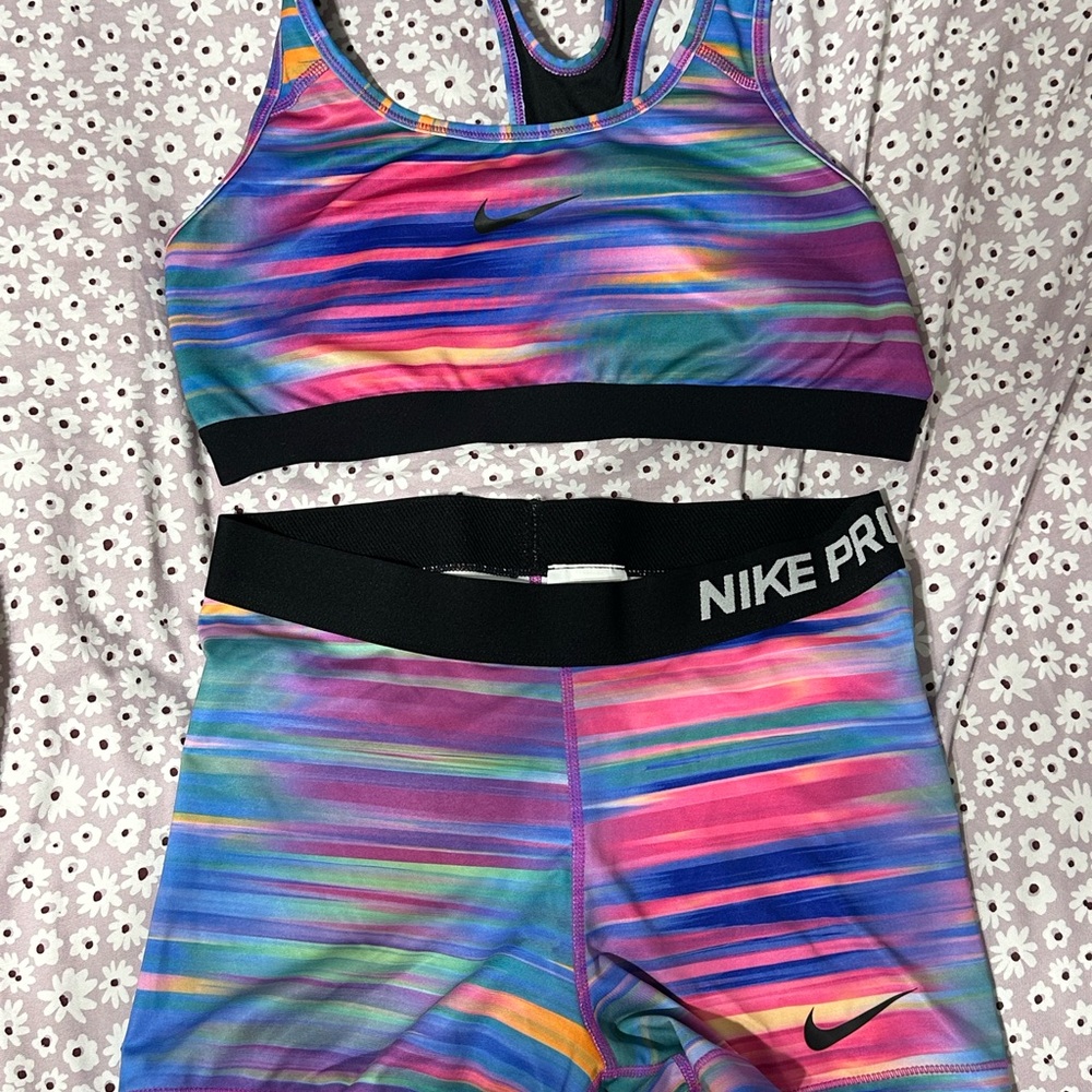 Nike Pro Dri-FIT Set, Multicolor Striped Print (Sports Bra + Compression Shorts)
